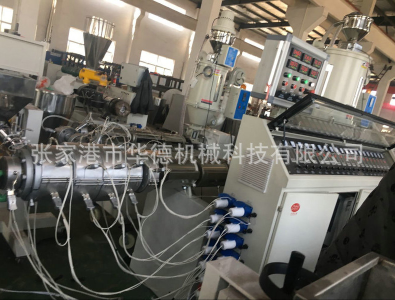 PPR兩層三層復合硅芯塑料管材生產(chǎn)線